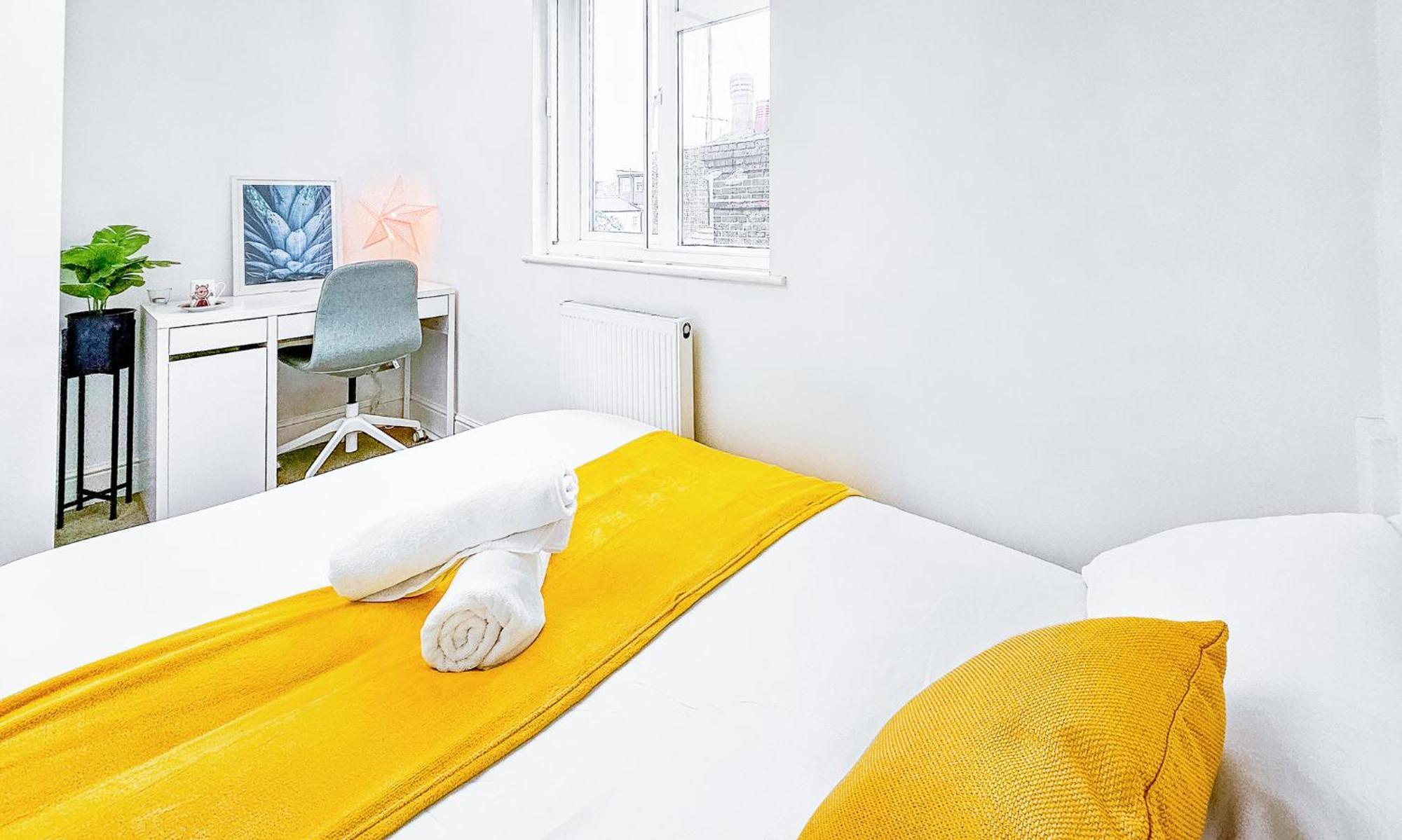 Charming London Home, Opp Arnos Grove Underground Station, Parking New Southgate Exterior foto